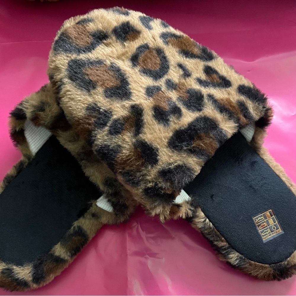 Leopard Print Fuzzy Slippers